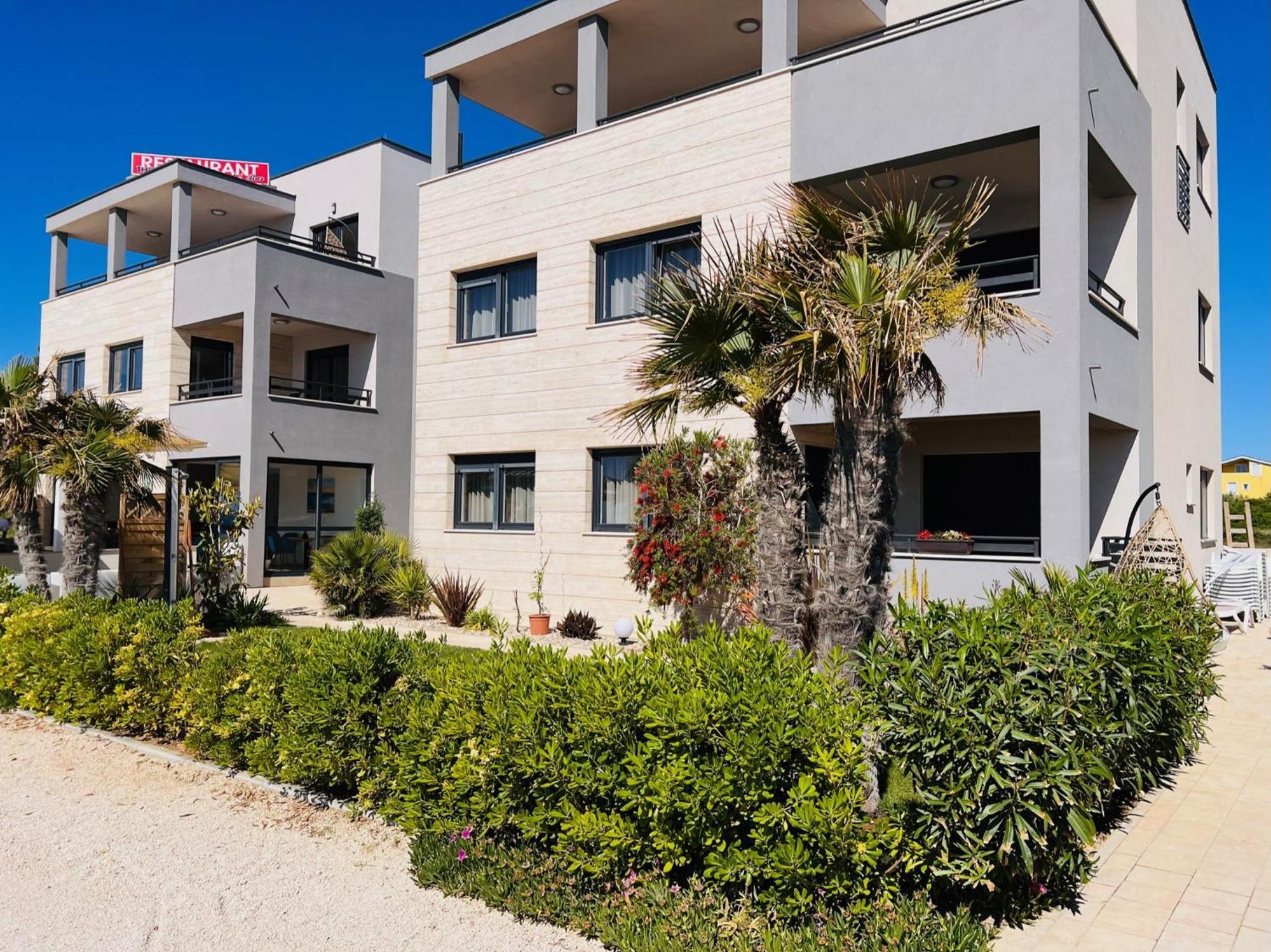 Apartments The Beach Resort Vir Eksteriør billede
